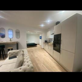 Night Dream-jacuzzi-romantic, hotel di Nevers