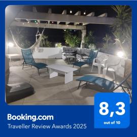 Atico of 3 rooms, total 130m² just for you with a 60 m² terrace, swimming pool, mountain and marina view.