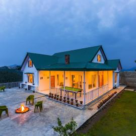 Zostel Homes Theog, Shimla، فندق في Theog