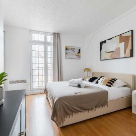 Duplex moderne proche metro - Mairie des Lilas, hotel a Les Lilas