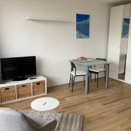 Modernes City-Apartment mit Balkon & Weitblick - Zentrale Lage in Offenbach, hotel din Offenbach
