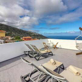 Spacious House with BBQ and Ocean Teide View, Near City Center
