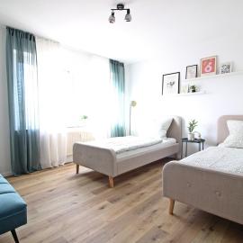 Zentrumsnahe Ferienwohnung Grüne Tanne WLAN, kostenloser PKW Parkplatz , zwei Betten, Schlafcouch, Küche
