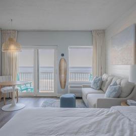 Hampton Tides-Ocean View-Top Floor With Balcony, hotelli Hampton Beachissä