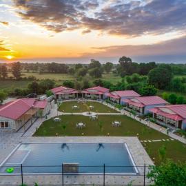 Aashiyana Luxury Cottages, hotel i Khilchipur