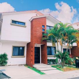 Casa con piscina privada para familias, hôtel à Amalia