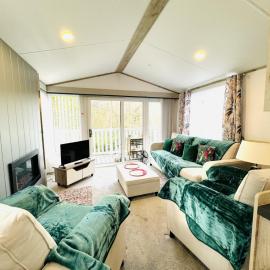 Escape The City - Cozy Caravan Next To The Lake, hotel a Hastings
