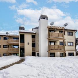 Fully Remodeled Condo Close to Lifts and Bus Stops, hotel v destinácii Avon