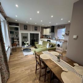 Charlton Old Farm Guesthouse, hotel in Greenhaugh