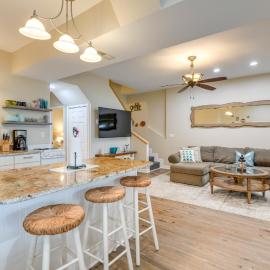 Lakefront Retreat w/ Dock, Patio & Grill in Bracey, hotel en Bracey