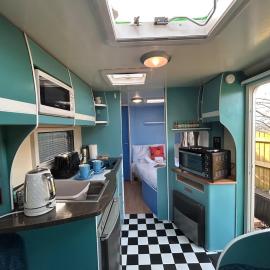 The Rural Cosy Camper by MaisonPro, hotel u gradu 'Stroud'