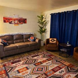 1Bd, King, Brkfst, Large TVs, WD, Sleeps 4, BBQ, hotel i Page