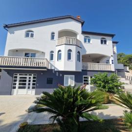 Apartments Villa Lora, ξενοδοχείο σε Kraj