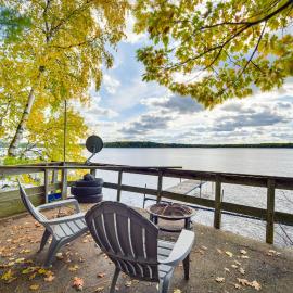 Hayward Cabin w/ Boat Slip + Fish House!, hotel a Hayward