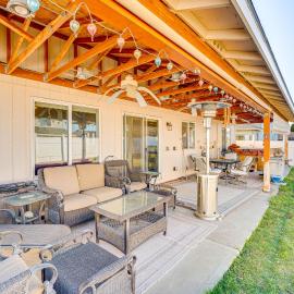 1 Mi to Moses Lake: Home w/ Private Yard & Hot Tub, hotel v mestu Moses Lake