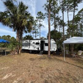 Cozy new camper on lake front & access to fishing, hotel a Clewiston