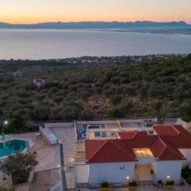 Villa Needa's - View with private pool