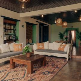 Casa Centralita, in centro with views, fire pit and tree house