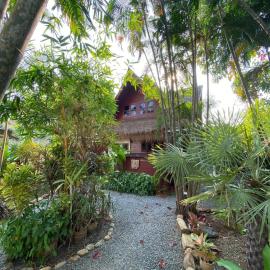 Baan Zen - 6 PAX Waterfront Retreat - 200 mt from the beach, Hotel in Ban Map Khangkhao