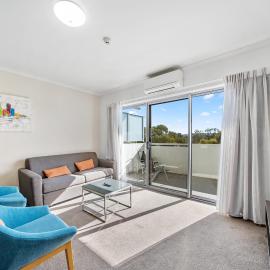 Bright 1-Bed Apartment with Balcony