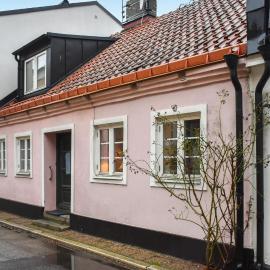 Beautiful Home In Ystad With Kitchen, hotel in Ystad