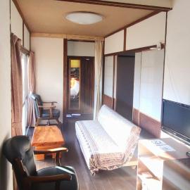 こにべ 小家族用平屋庭付き一棟貸し 棟脇駐車の便利さ 静かさ スーパー3分, Hotel in Miyazaki