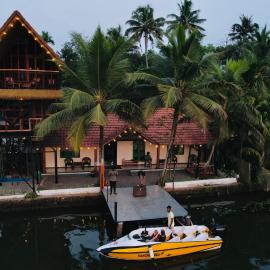 Tulsi Kayal Retreat, Hotel in Champakulam