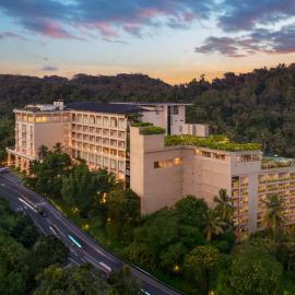 The Golden Crown Hotel, hótel í Kandy