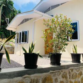 Coco Vanille Chalets, hotelli kohteessa Takamaka
