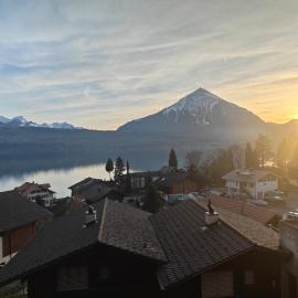 Merligen 15 min to Interlaken Seeblick, khách sạn ở Merligen