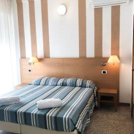 Hotel Gin sul mare، فندق في ريميني