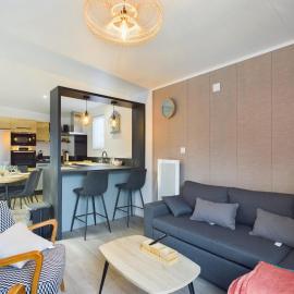 Joli chalet pour 6, piscine chauffée à l'année, hotel in Saint-Gilles-Croix-de-Vie