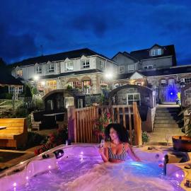 Dulrush Lodge Guest House, Restaurant and Self-Catering, hotel in Belleek