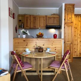 GuestHost - Charming Alpine Studio Flat - La Thuile, ξενοδοχείο σε La Thuile