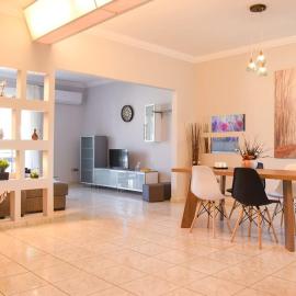 Cozy flat on the main square, 10min to the sea