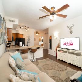 Cozy Enclave Bursting with Amenities, hotel in Lago Vista