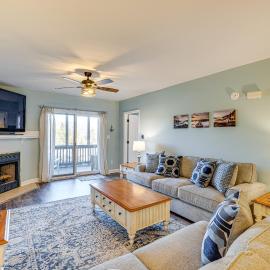 'Better Lake Than Never' Huddleston Condo, hotel a Huddleston