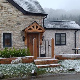 A peaceful cottage in the countryside
