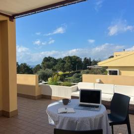 La terrazza sul Golfo โรงแรมในกวาร์ตู ซานเตเลนา