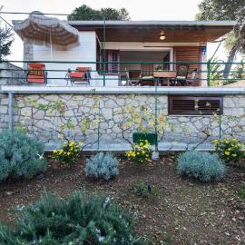 House Viki, hotel a Postira