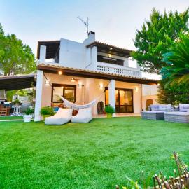 Villasonboard Dock Villa 3 Bed, 3 Bath, Canal, Greek Venice Porto Hydra, hotel a Plépi