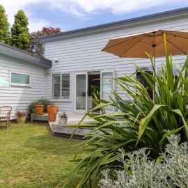 Tūī Guesthouse, hotel in Cooks Beach