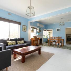Cosy, historic and affordable entire cottage - 3 bedroom, 2 bathroom - 5kms from Castlemaine, 2kms from Calder