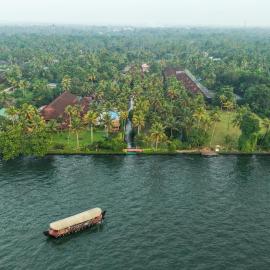 Lakesong Resort، فندق في كوماراكوم