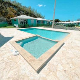LaLolitaVilla - walking distance to Playa Buye!, hotell i Cabo Rojo