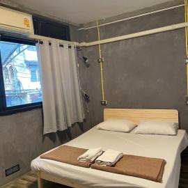 Brio Cafe and Hostel: Godown şehrinde bir otel