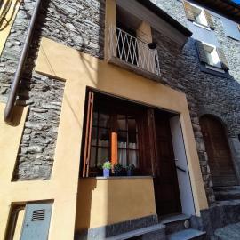 Casa della Scalinata, hotel in Maccagno Superiore