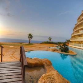 NEW Apartment with sunset views and pool, hotel di Żebbuġ
