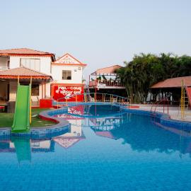 Khodal Farm Resorts, hotel v mestu Godhra