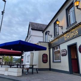 Ewings Bar & Self-Catering Accommodation, hotell sihtkohas Carlow